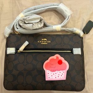 Coach Gallery File Bag In Signature Canvas